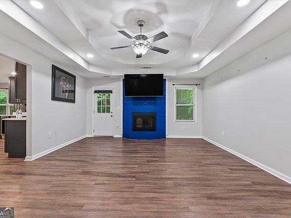 3rd image of 225 Hardwood Dr