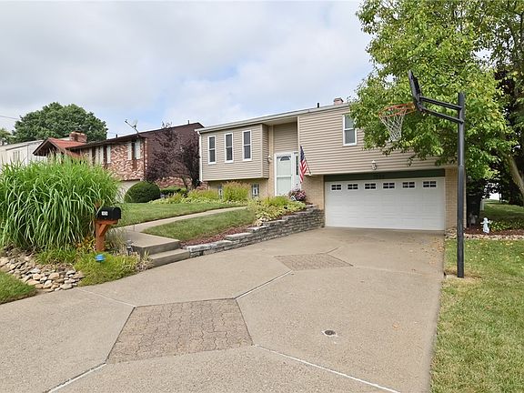 2nd image of 1926 Dearborn Dr