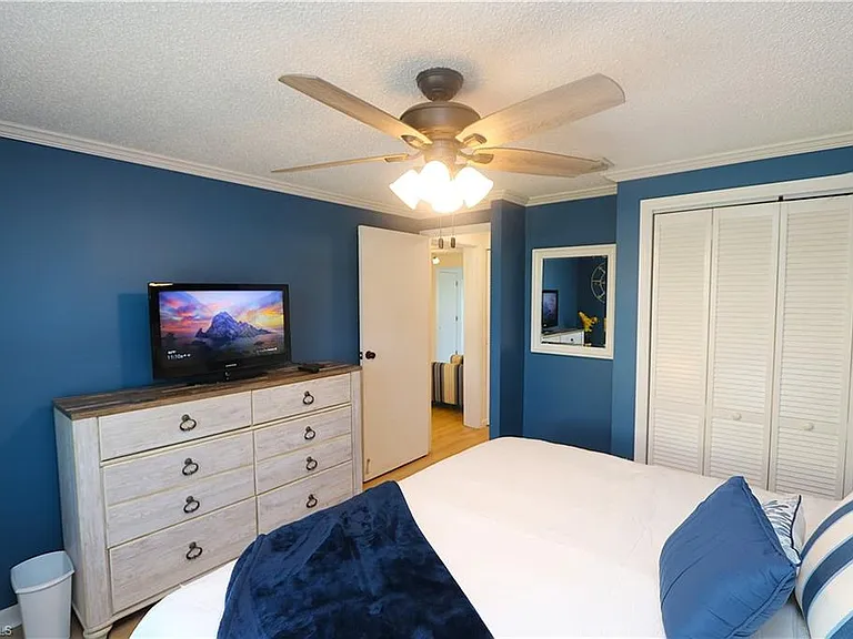 611 Palm Ave #F-30 — Photo 17