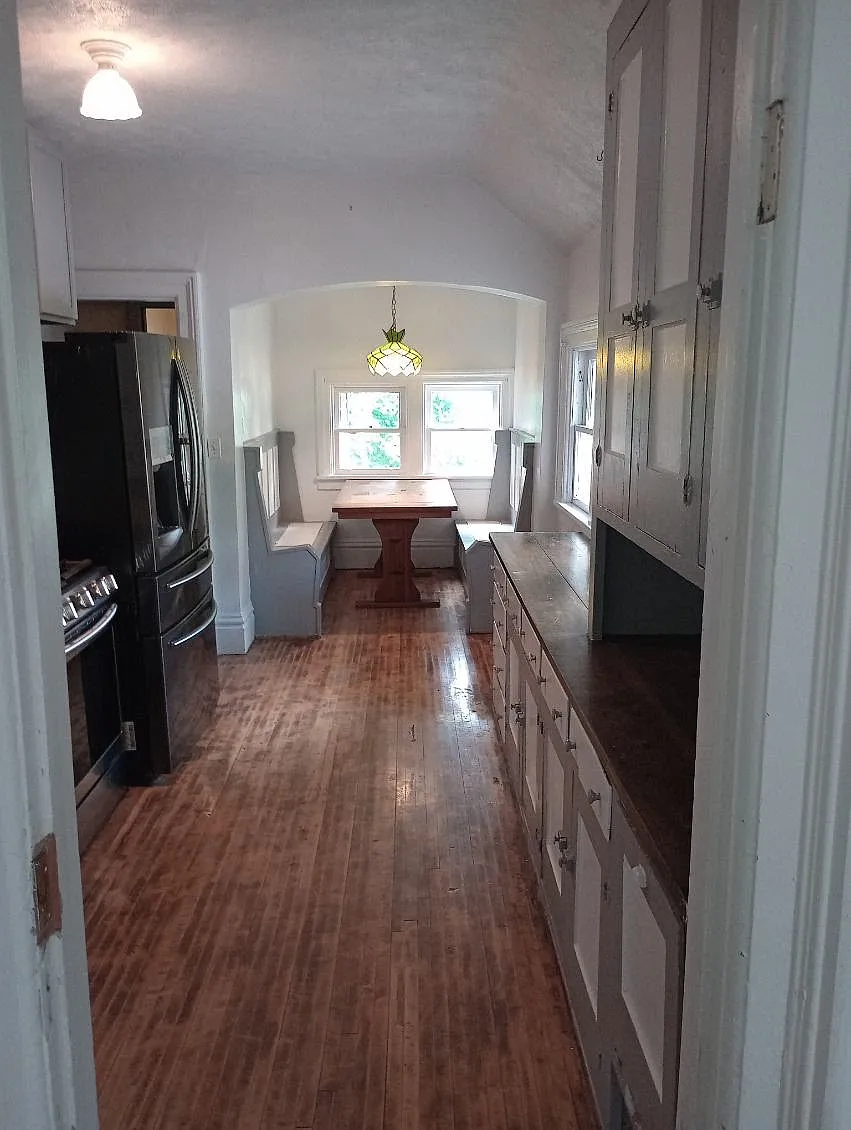303 S 3rd St — Photo 2