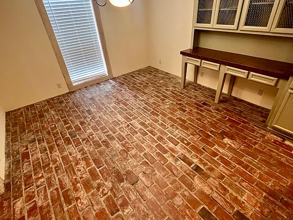 5th image of 5950 Gladys Ave