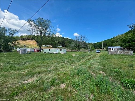3rd image of 1298 Air Bellows Gap Rd