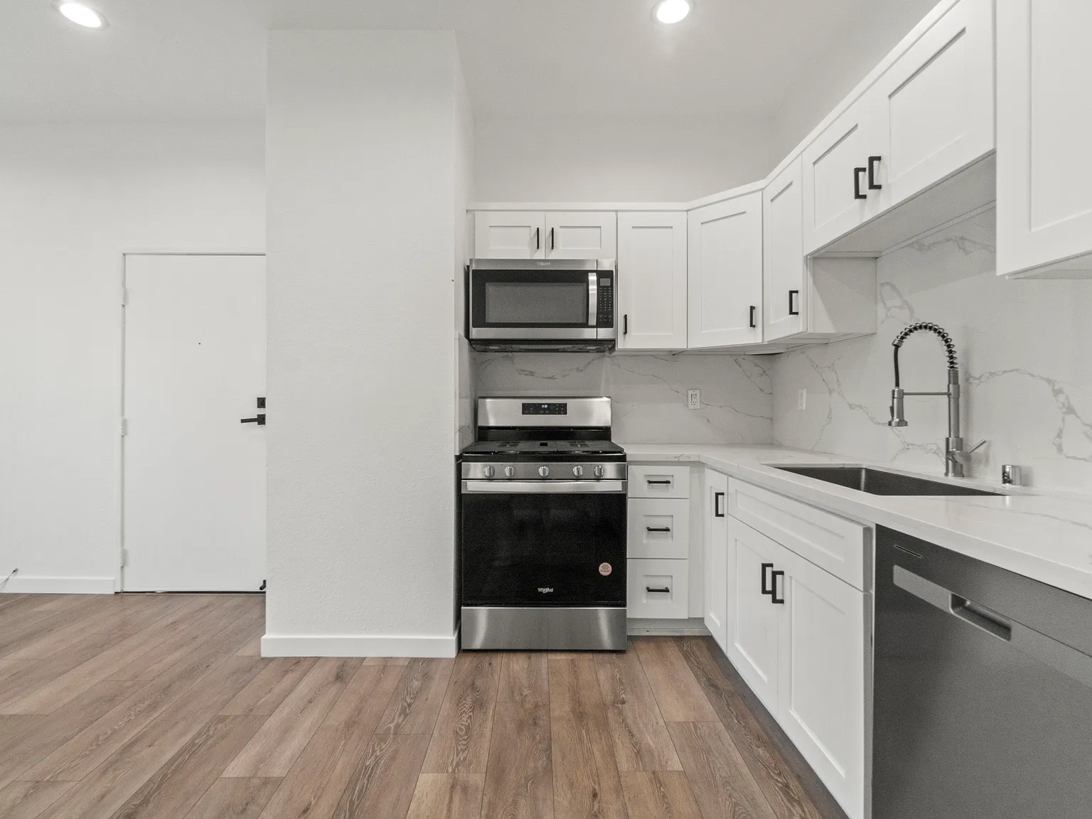1 bed, 650 sqft, $2,200 — Photo 4