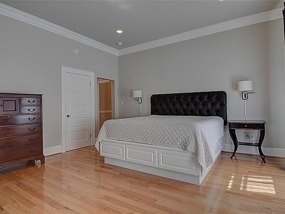 3rd image of 448 Dinwiddie St