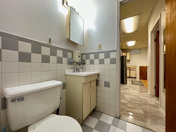 2nd image of 2052 E 41st St Floor 1