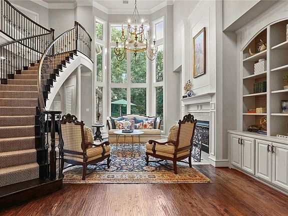 3rd image of 3105 Oak Hollow Dr
