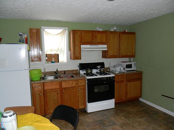 4th image of 606 Triplett St