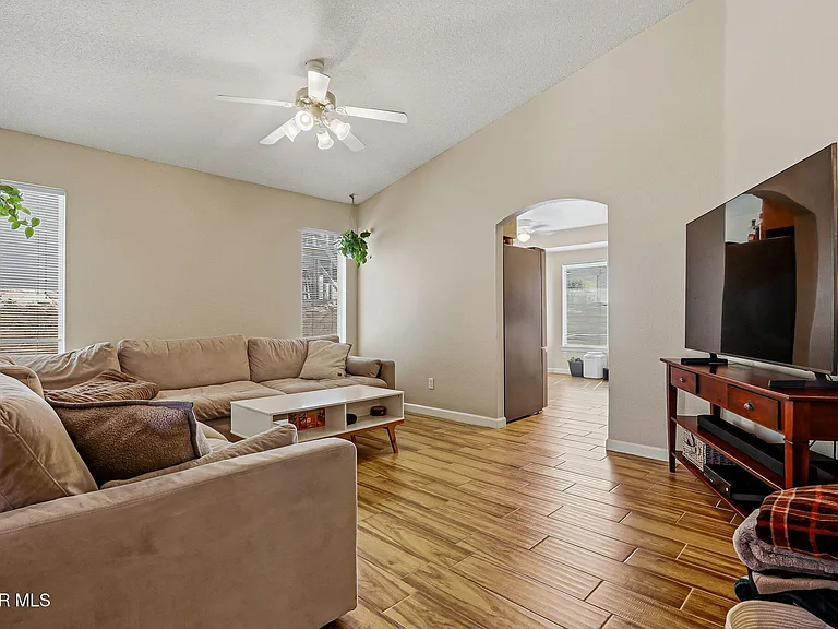 12928 Alfredo Apodaca — Photo 7