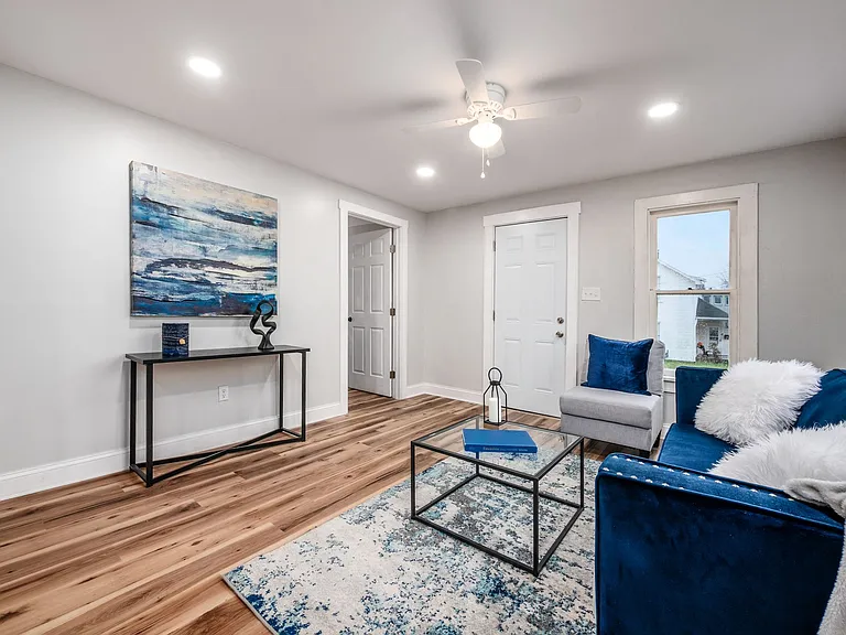 501 Oak St — Photo 3