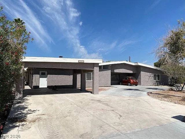 4 bed, 3.0 bath, 5898 sqft, $5,500 — Photo 2
