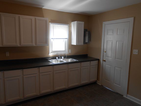 2nd image of 546 N Goodlet Ave