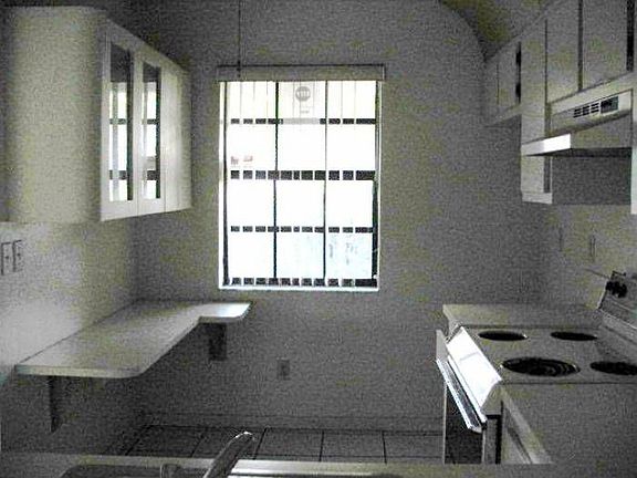 4th image of 377 NW 103rd Ter