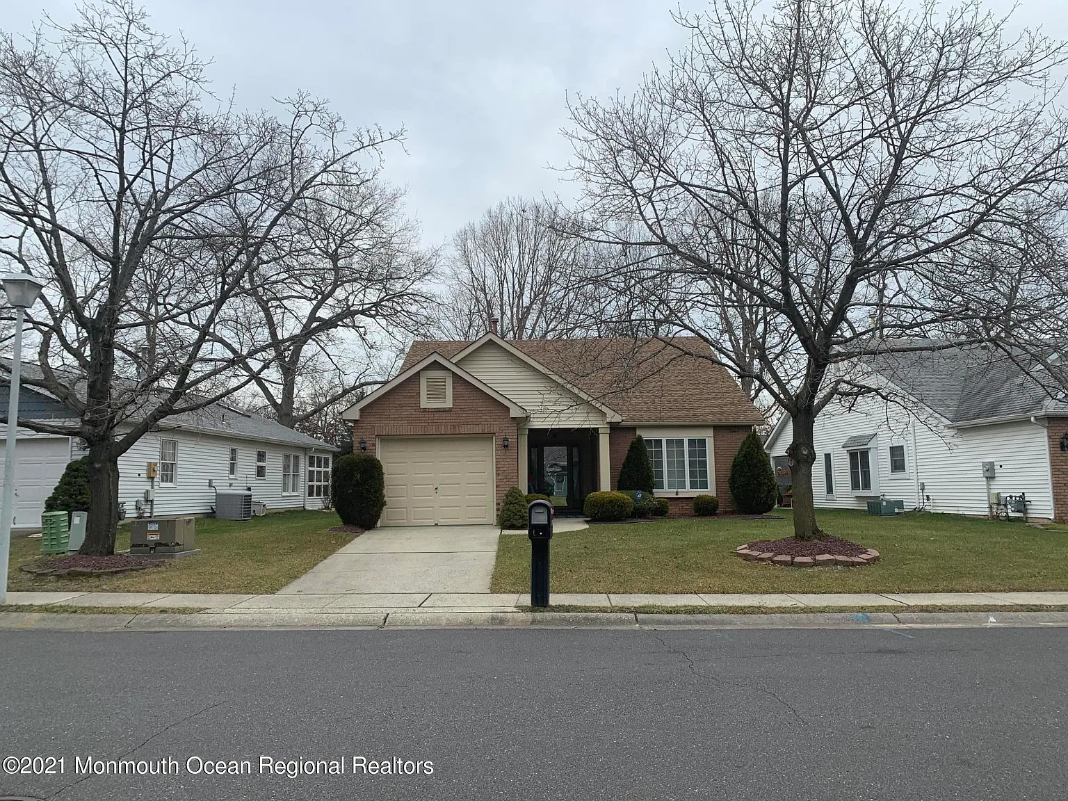 1825 Buttonwood Ave photo 1