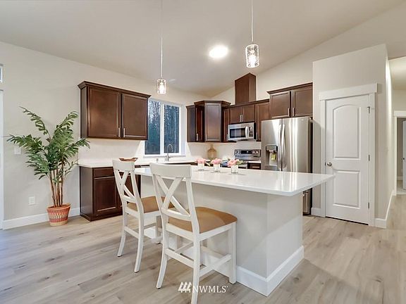 4th image of 15511 Rainier View Dr SE