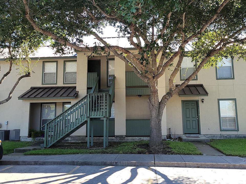 1st image of 302 Saint Andrews S