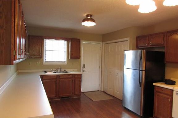 4th image of 213 S Cedar Ave
