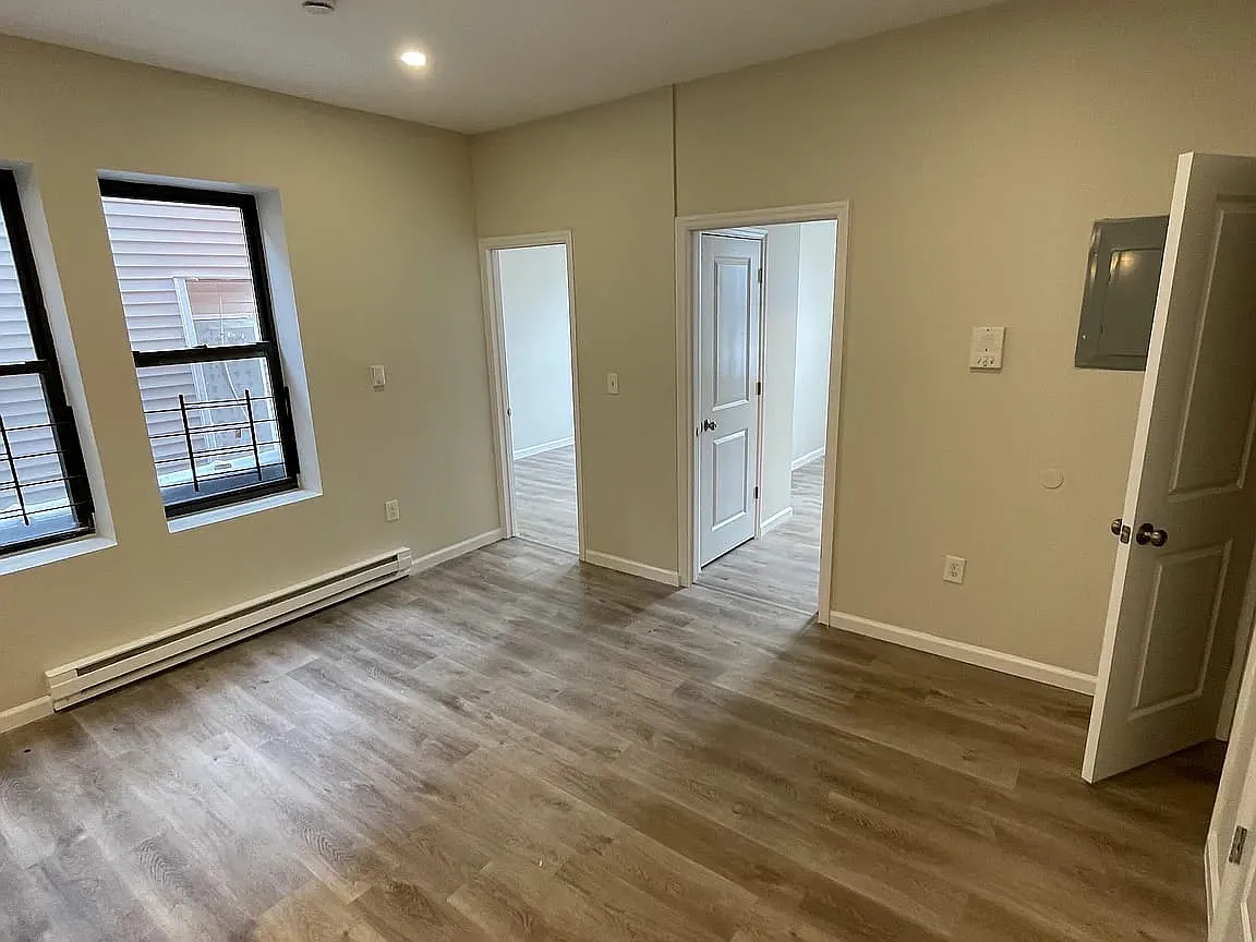 4 bed, 900 sqft, $2,600 — Photo 2