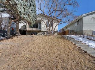 1607 W Marlyn Way NE, Calgary, AB T2A 3K8