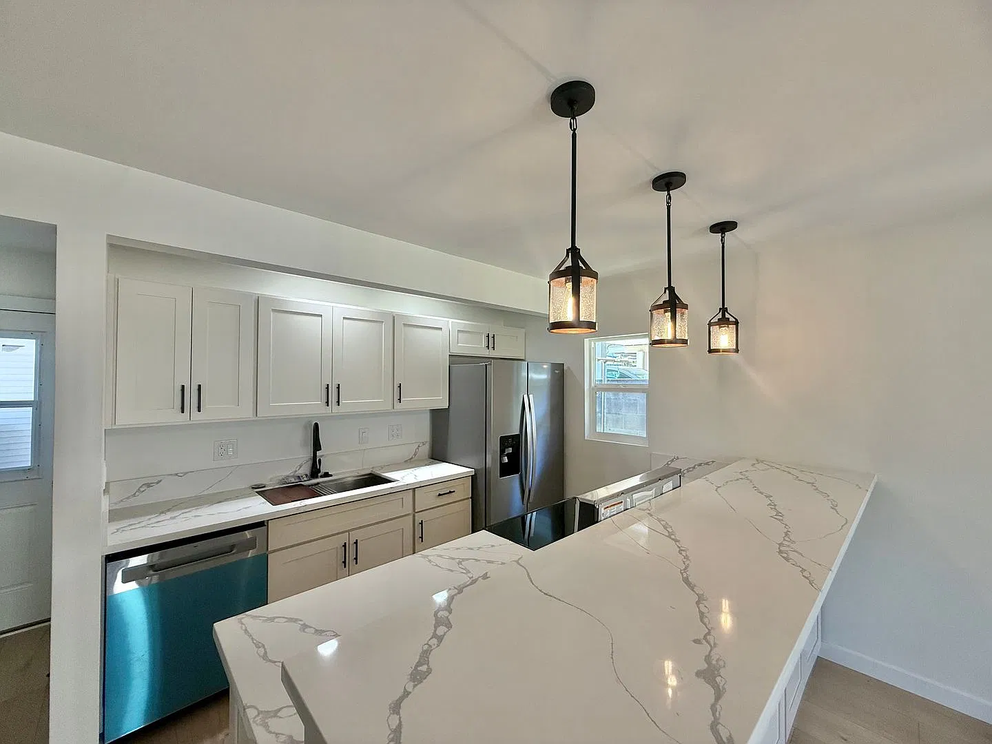 Fully Renovated 4 Bedroom / 2 Bathroom Home For Rent in Kahului! — Photo 2