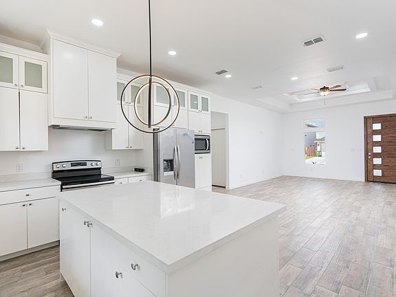 4th image of 531 Country Club Dr