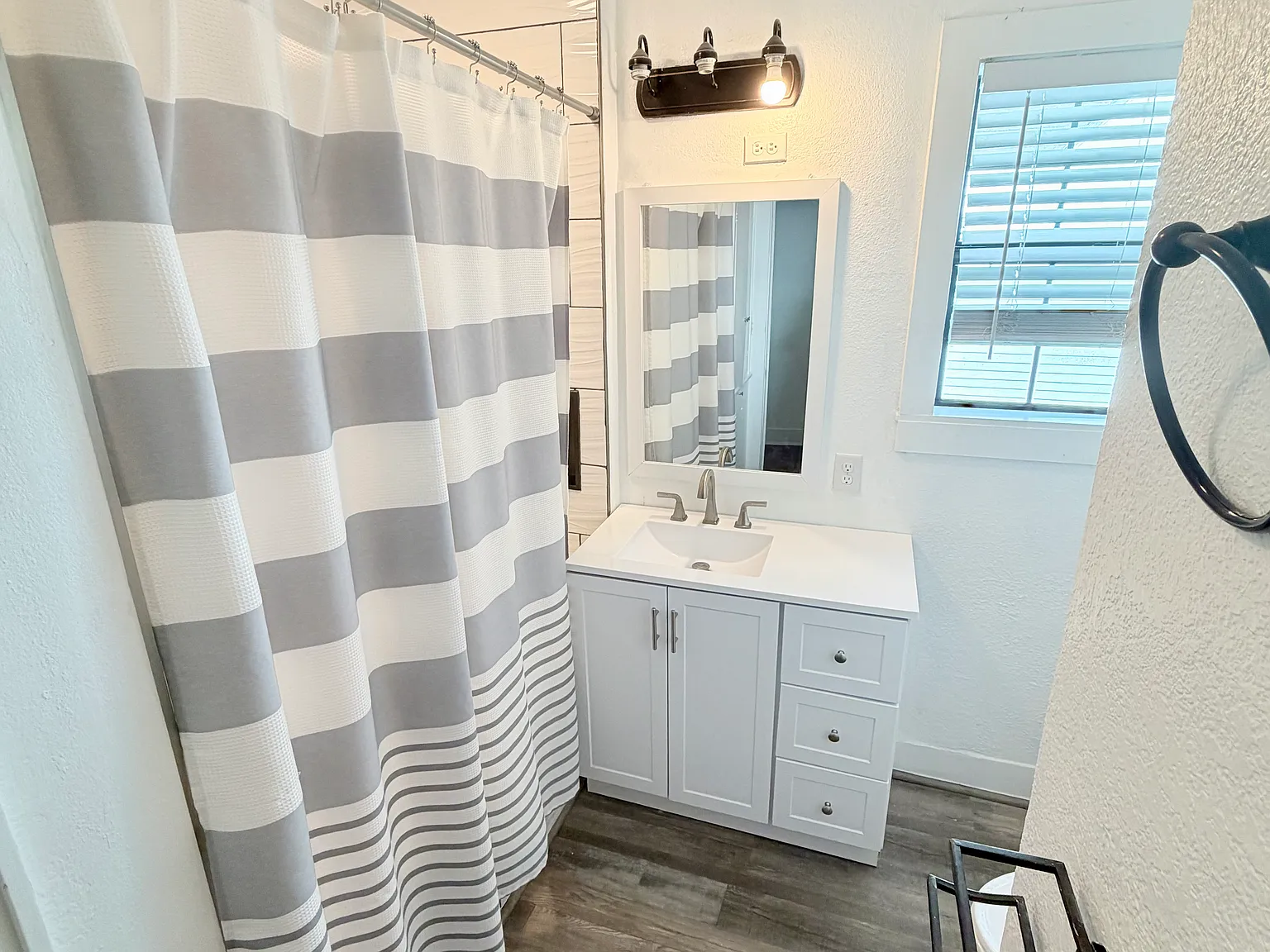 2 bed, 996 sqft, $1,700 — Photo 2