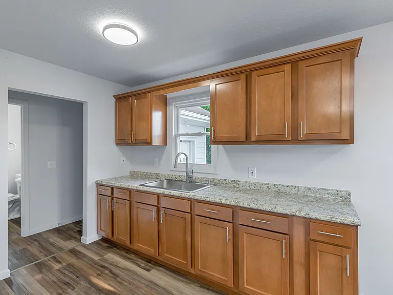 2635 Ellis Ave NE — Photo 8