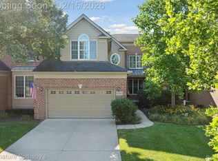 44843 Broadmoor Cir S, Northville, MI 48168
