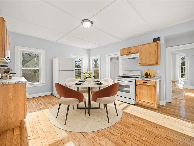 58 Calmar St #2 — Photo 6