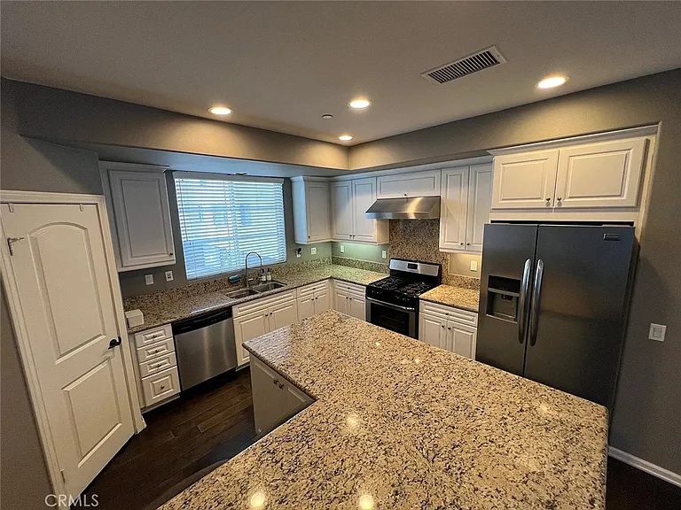 1752 Grand Ave #2 — Photo 17