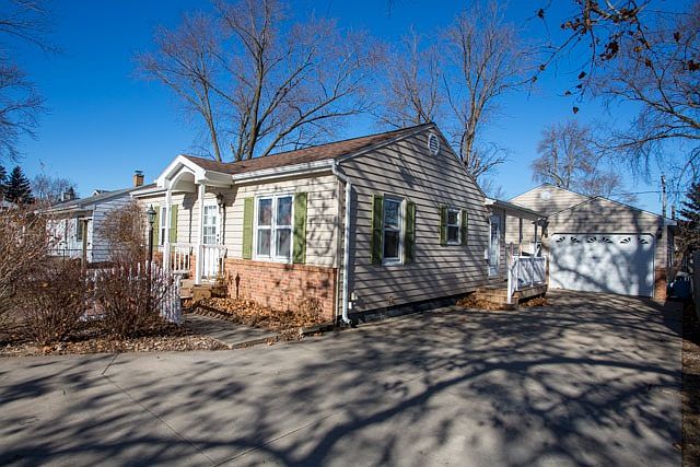 1st image of 255 Toneff Dr
