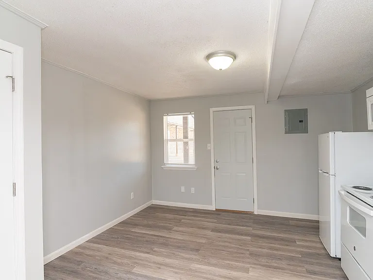 1518 E McCarty St #9 — Photo 5