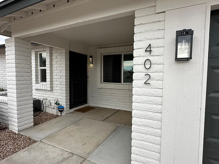 402 E Sack Dr — Photo 4