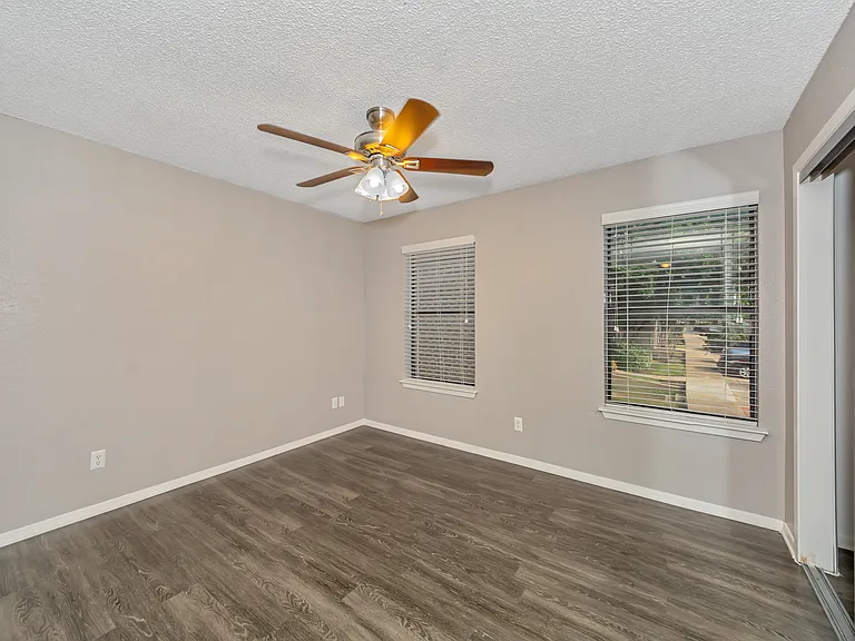 Hulen Park Place — Photo 16