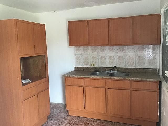 2nd image of 884 Calle 39