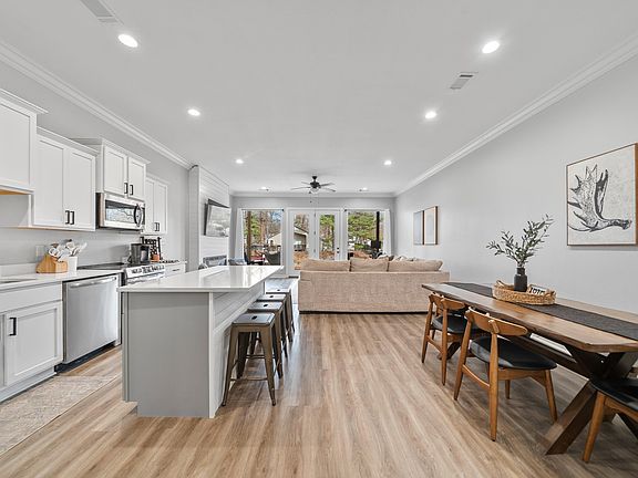 4th image of 215 Long Beach Dr