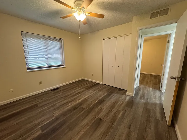 7834 Lake Shore Blvd #3 — Photo 2