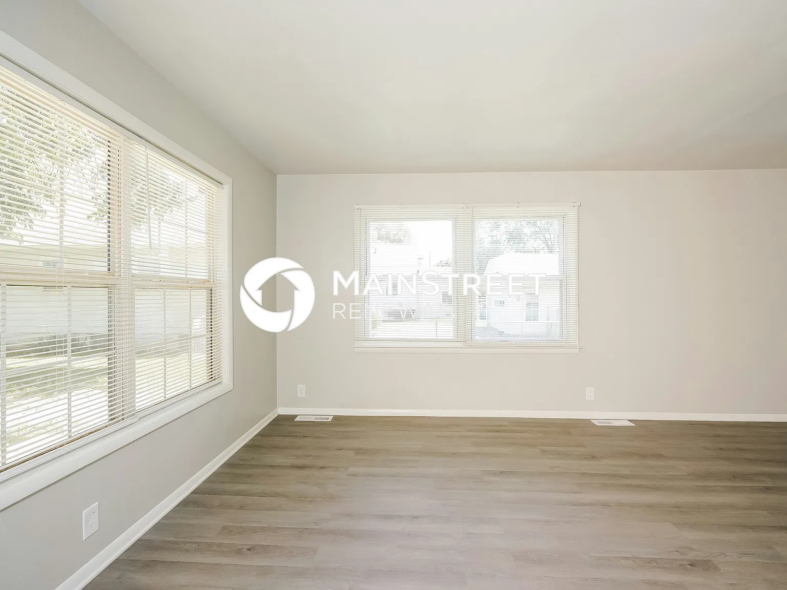 222 Richie Av — Photo 2