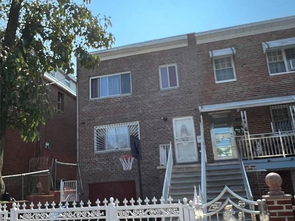 2nd image of 818 E 222nd St