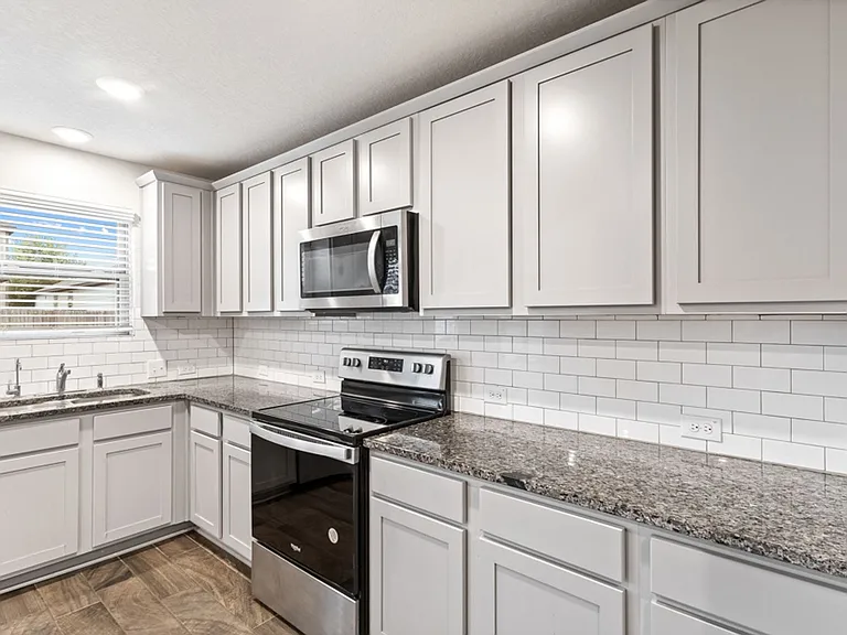 2432 Ayers Dr — Photo 10