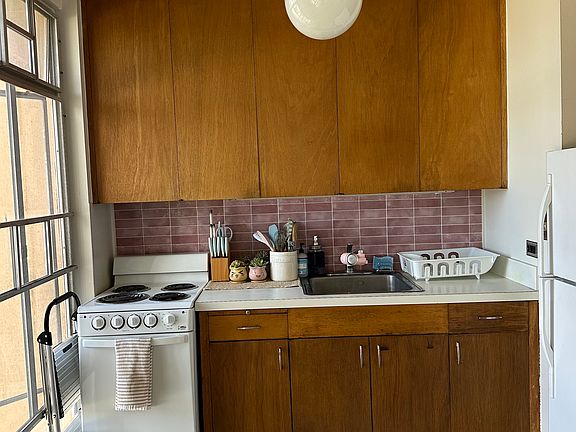 3rd image of 1511 Nuuanu Ave APT 1021
