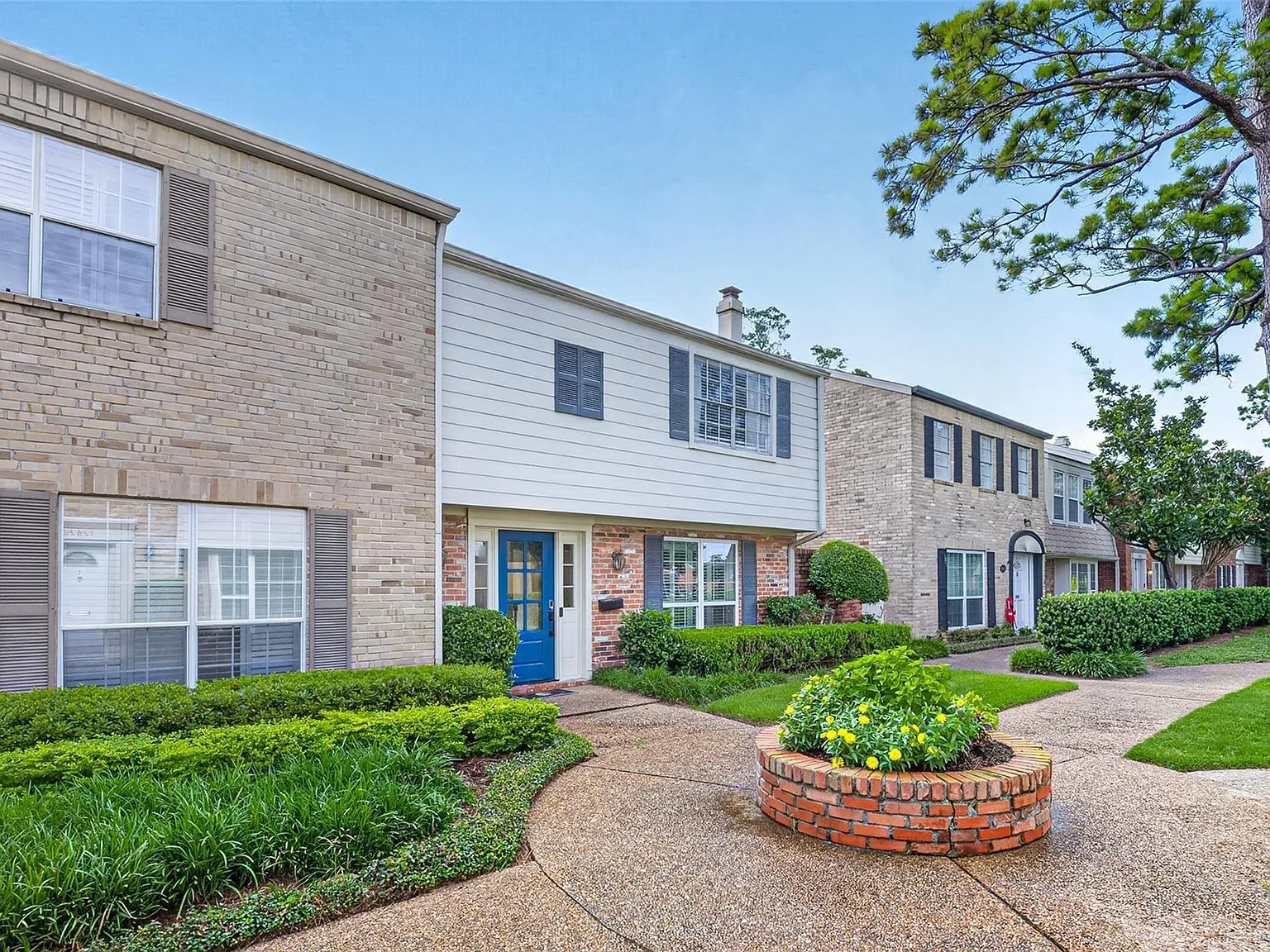 3 bed, 2.5 bath, 1794 sqft, $3,100 — Photo 2