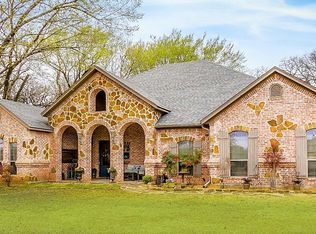 213 Woodbine Dr, Burleson, TX 76028