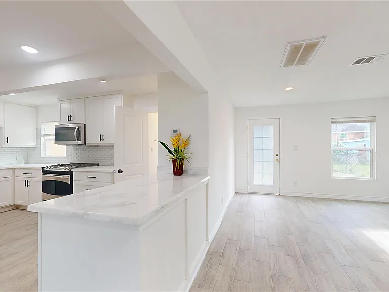 3830 Cosby St — Photo 3