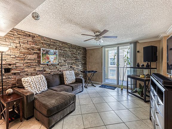 5th image of 520 SE 5th Avenue #1612
