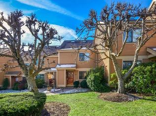 29 Bayberry Ln, Rye Brook, NY 10573