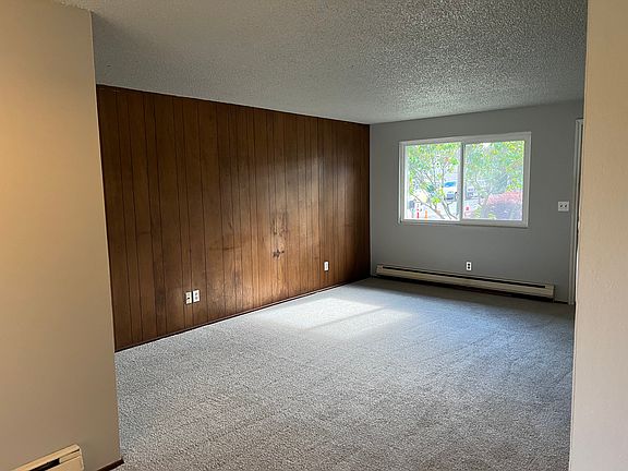 4th image of 9505 Slater Ave NE
