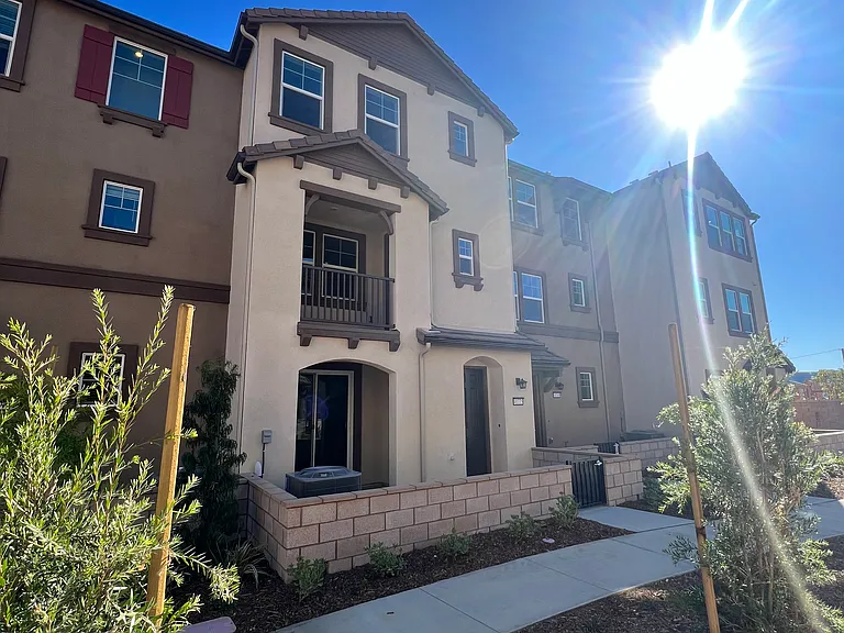40775 Melrose Dr — Photo 1