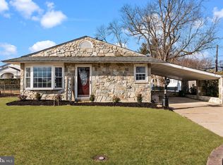 11 Brown Bark Rd, Levittown, PA 19057