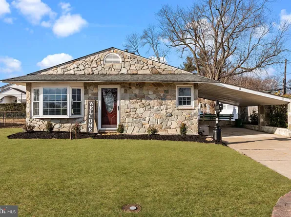 11 Brown Bark Rd, Levittown, PA 19057