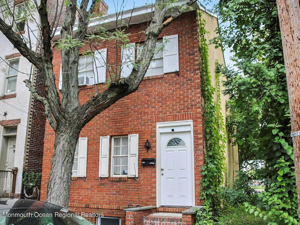 1st image of 258 Clay St